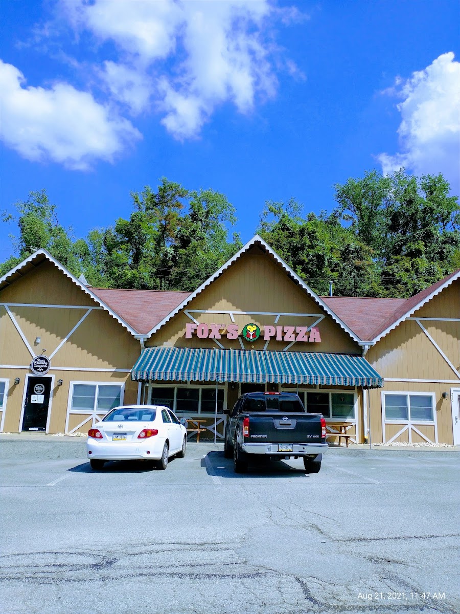 Fox's Pizza Den